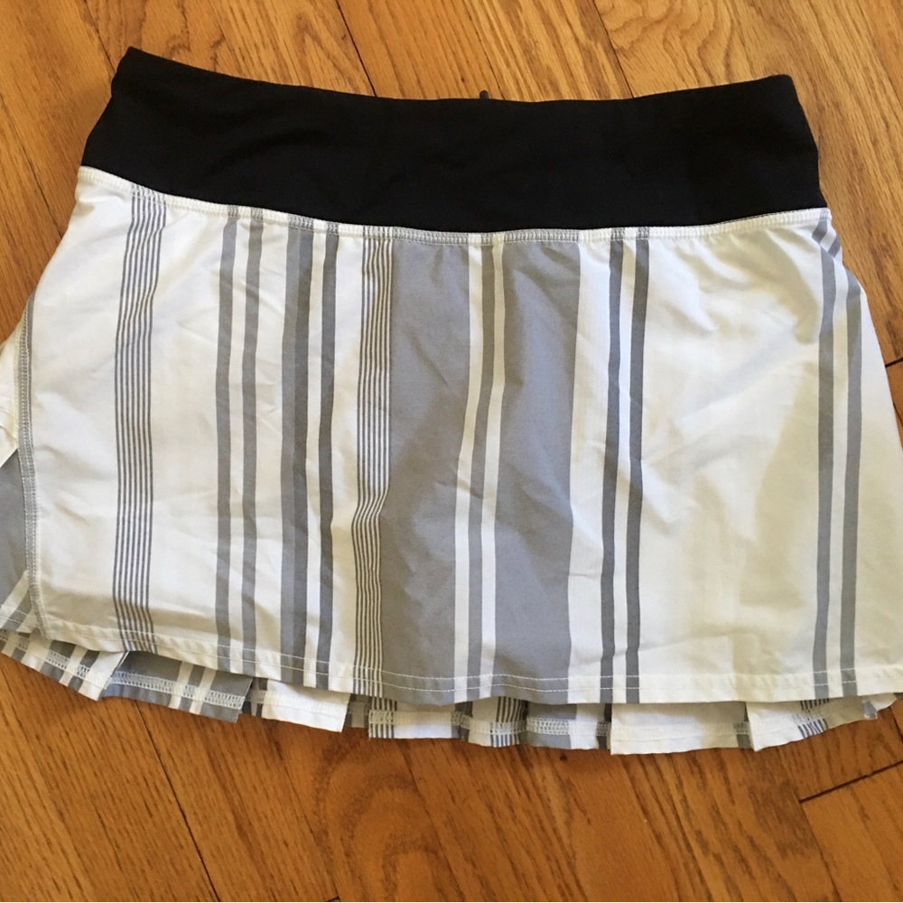 Lululemon Pace Rival Skirt size 4/6.  Fits like a size 4 but is a size 6.
